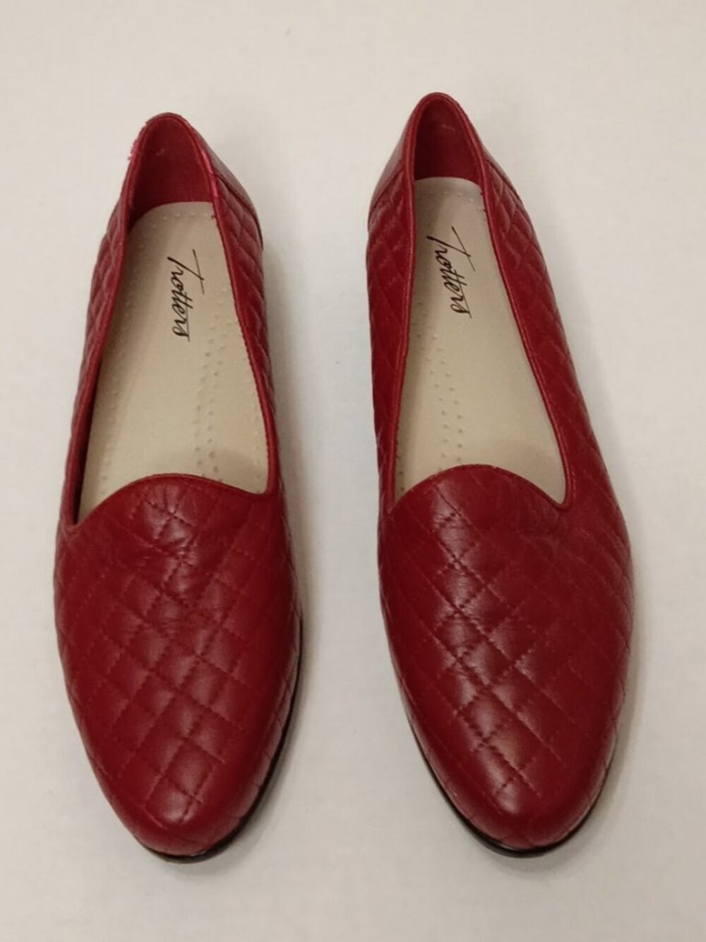 Trotters Liz Red Quilted Leather Loafers Size 8N Narrow